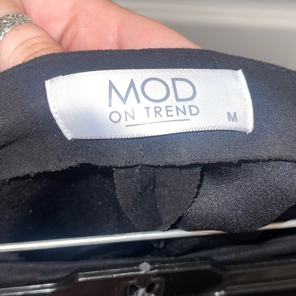 Mod on Trend Black Velvet Skort - Picture 3 of 3